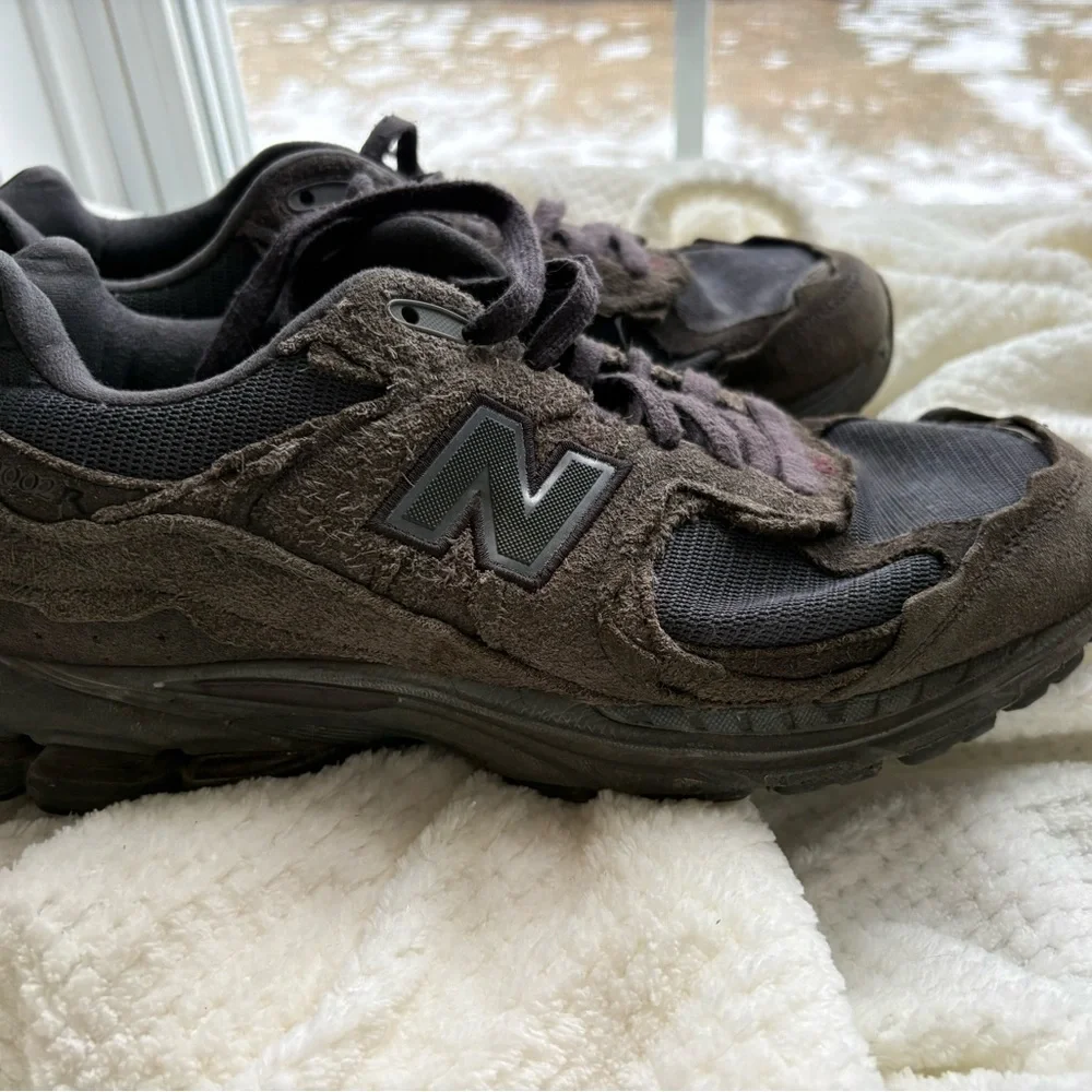 New Balance 2002R protection pack MEN Phantom Charcoal and Black Athletic Sz 9 - Picture 1 of 16